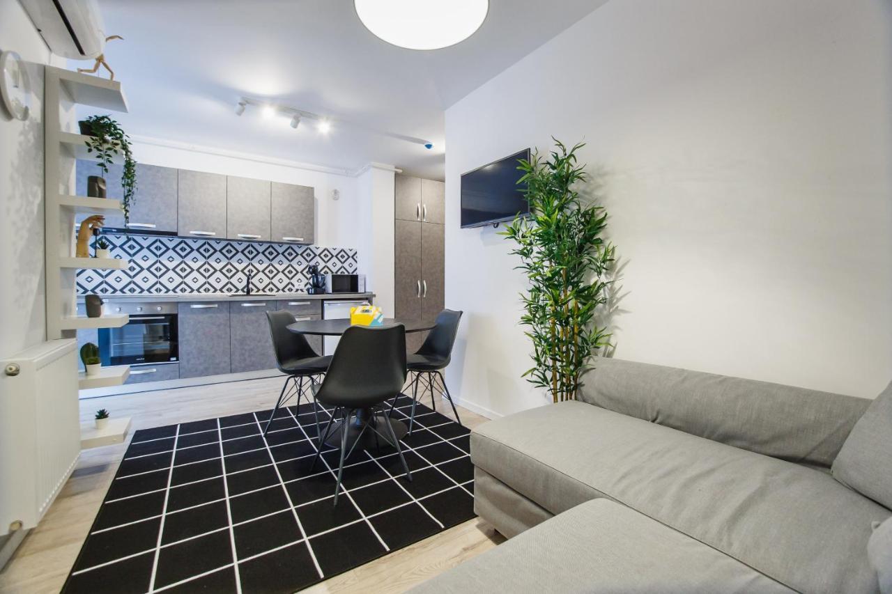 Trendy Apartment Near City Center Орадеа Екстериор снимка